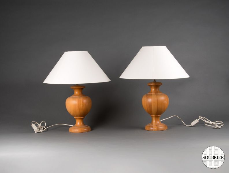 Light wood vase lamps