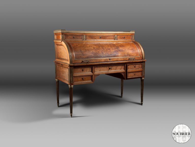 Cylinder desk in Louis XVI style