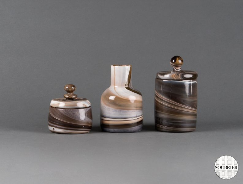 Small marbled boxes