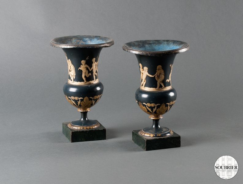 Deux vases Médicis Bacchus