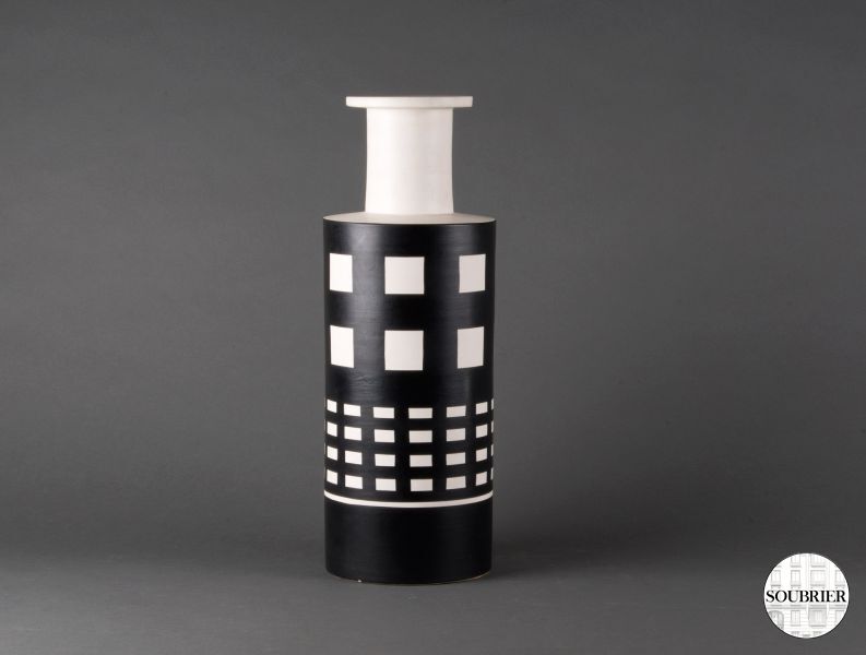 Black & white checked pattern vase