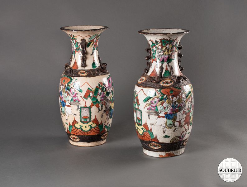 Deux vases en porcelaine chinoise