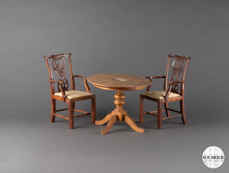 Table et chaises miniatures