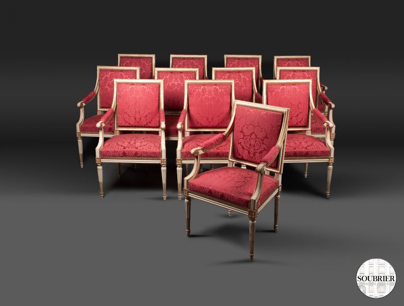 12 fauteuils en soie rouge Louis XVI