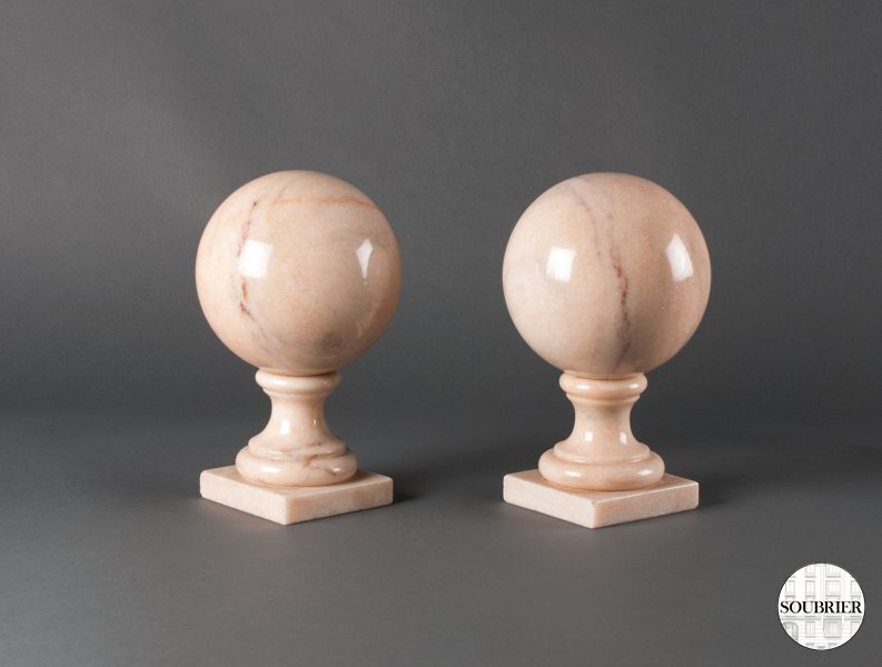 Deux boules en marbre