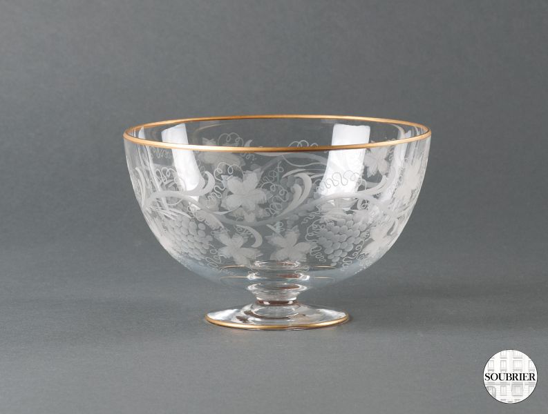 Cup with engravings of grapes