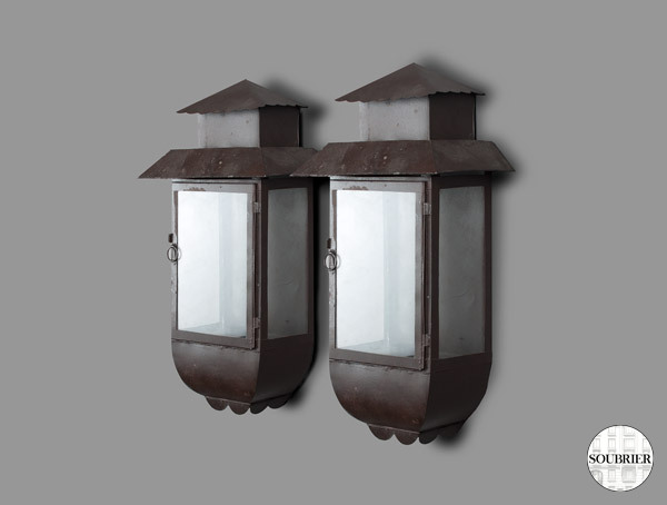 Deux lanternes d'appliques