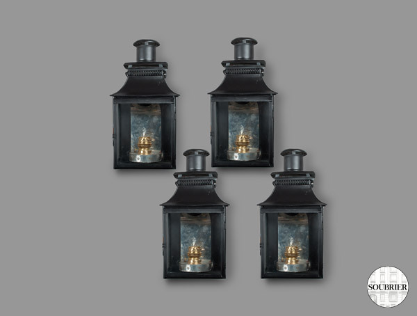 Quatre lanternes d'appliques