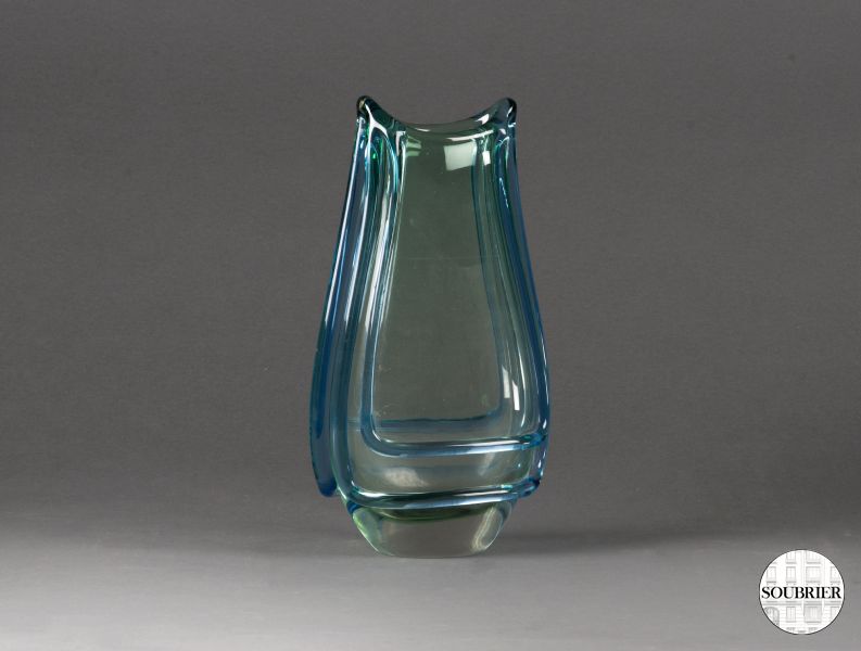 Vase en cristal vert bleuté