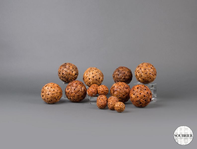 Set of rattan balls