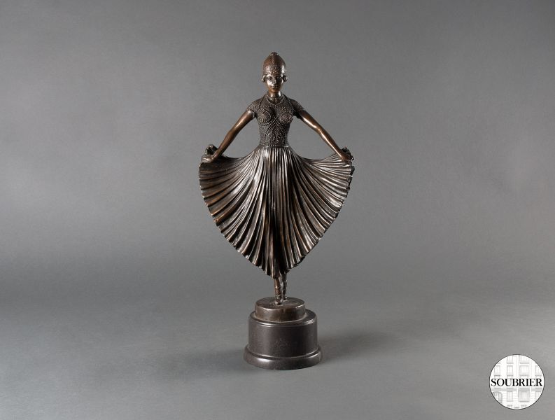 Bronze d'une danseuse en fonte
