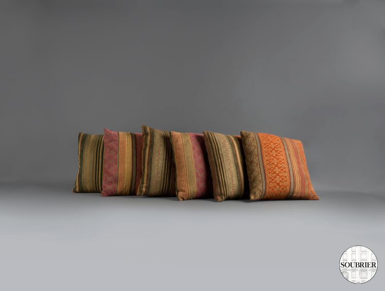 6 Striped fabric cushions