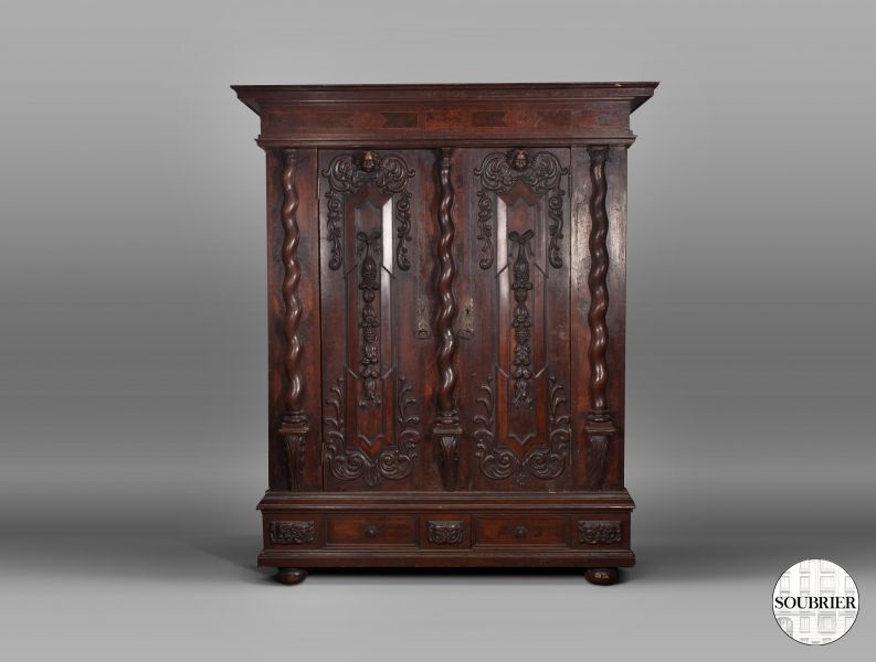 Cabinet with twisted columns