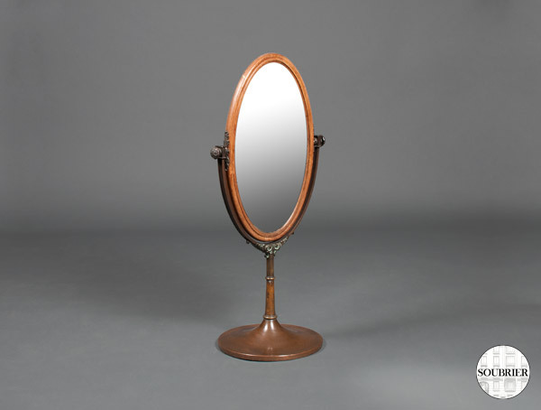 Store oval mirror