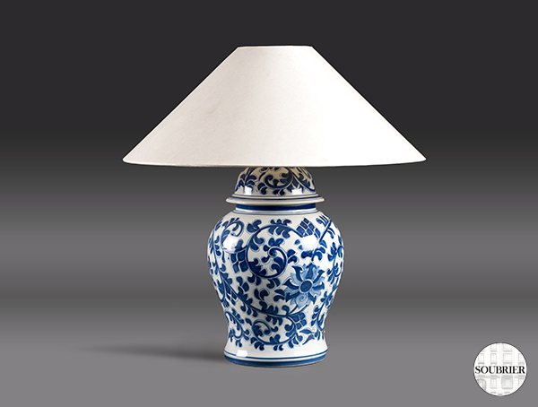 Chinese vase lamp