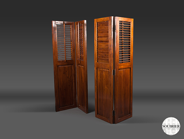 Screens in ventilated wood