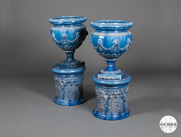 Pots blue glazed