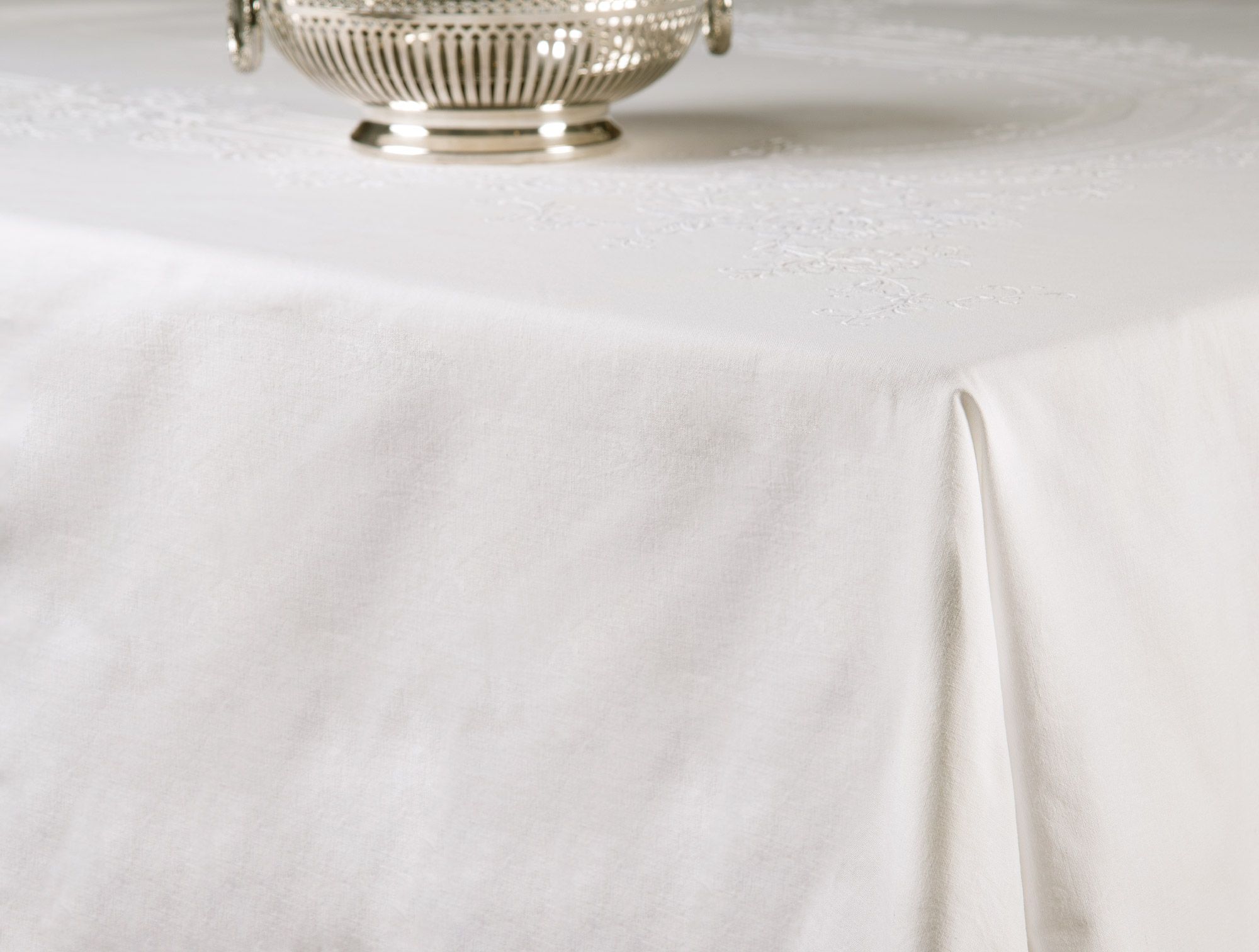 Nappe ovale en lin et coton beige Soubrier - Louer Tissus Nappe XXe