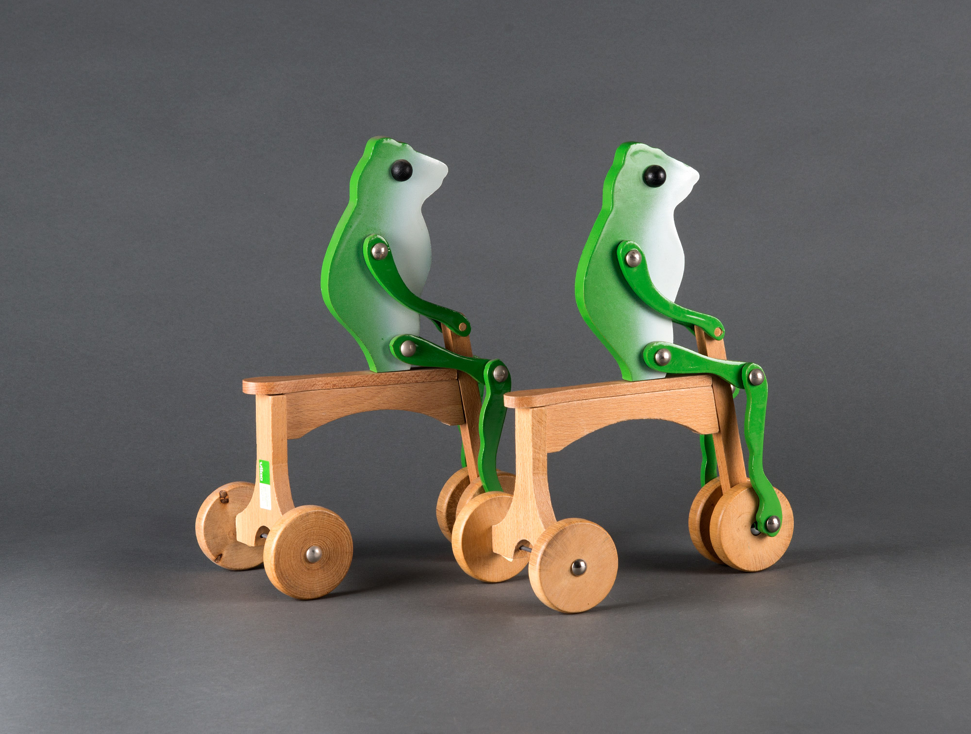 Grenouilles à vélo en bois Soubrier - Louer Objets déco Jouet XIXe