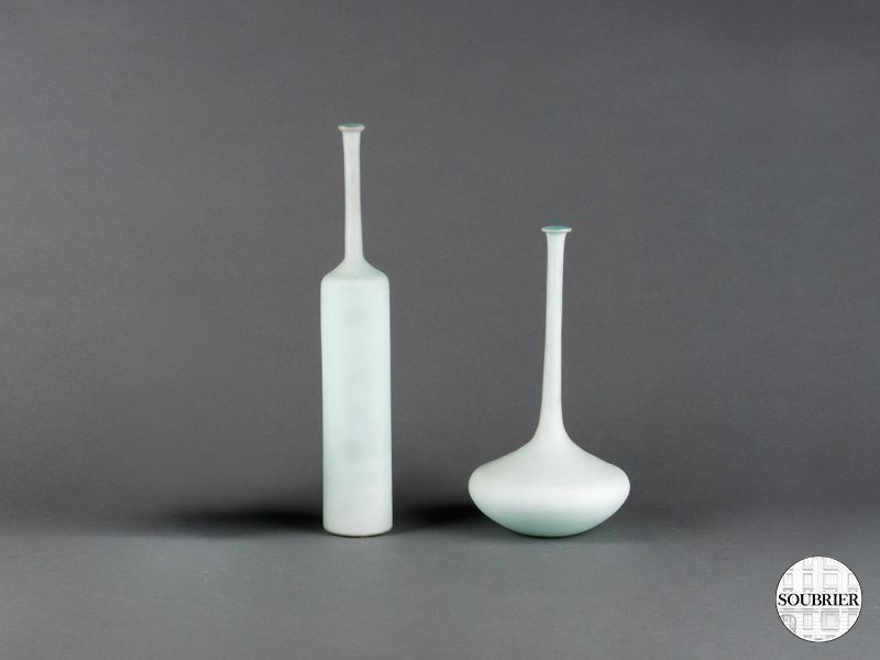 Vases opaline bleu ciel au long cou