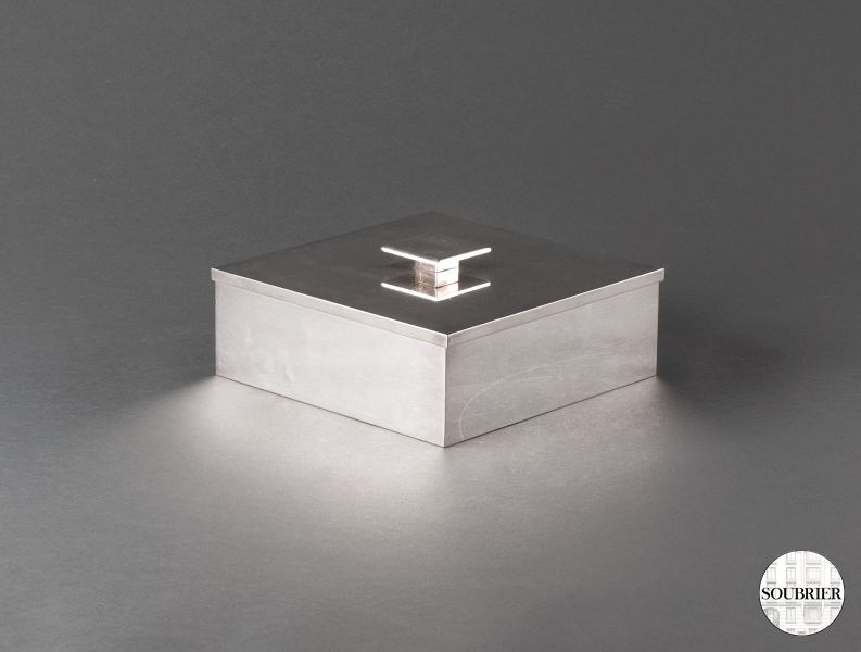 Boîte carrée en métal