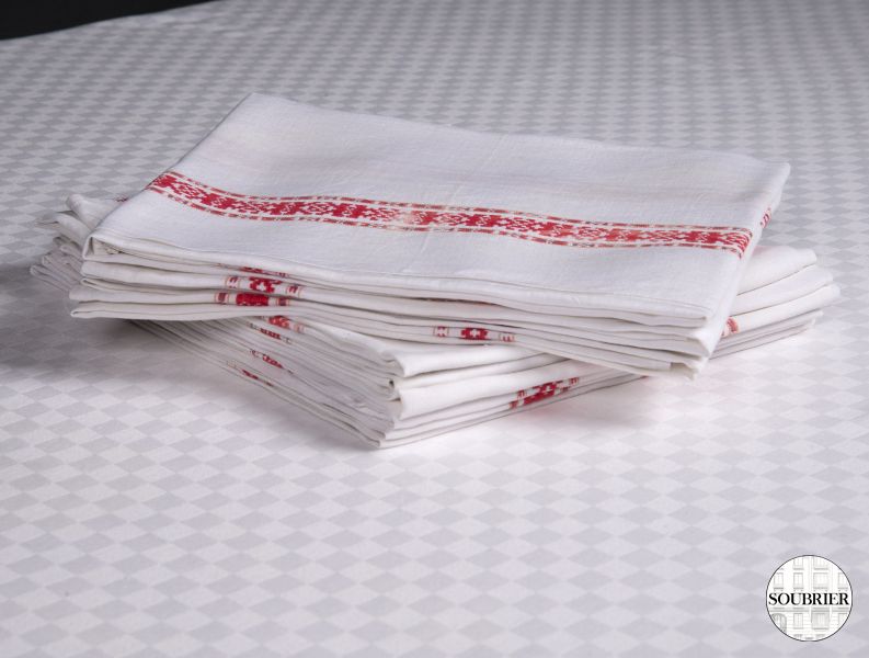 10 napkins with a red stripe