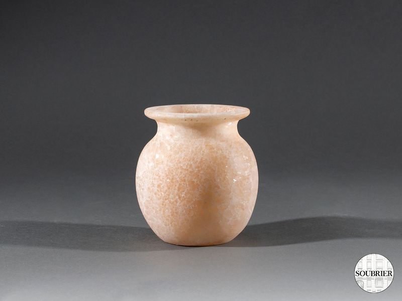 Petit vase en albatre