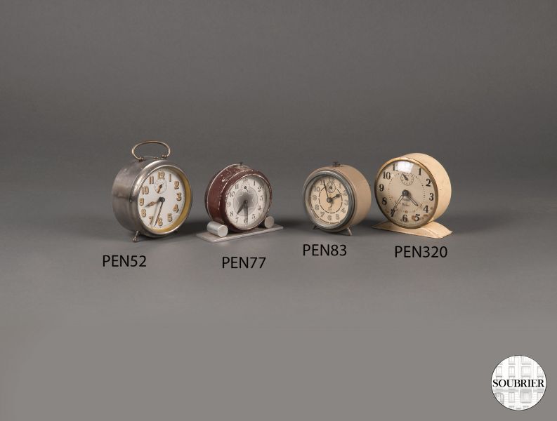 Set of 4 round alarm clocks