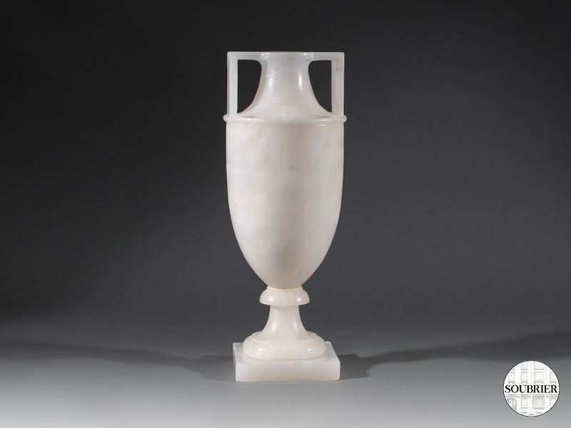Vase en albatre deux anses