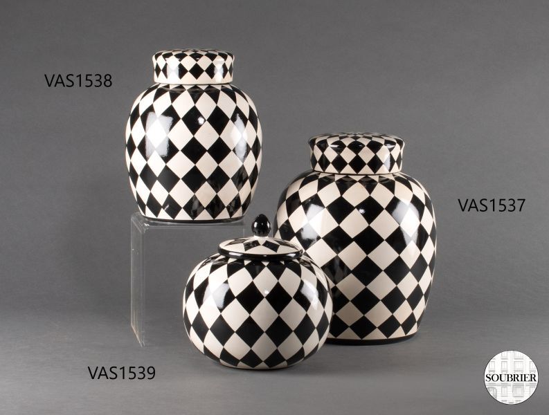 Vases couverts
