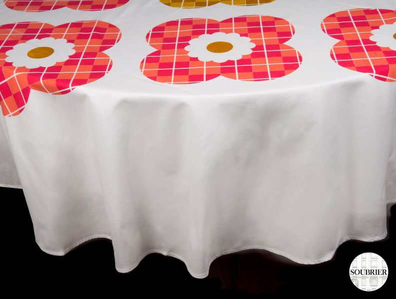 pink flowers round tablecloth