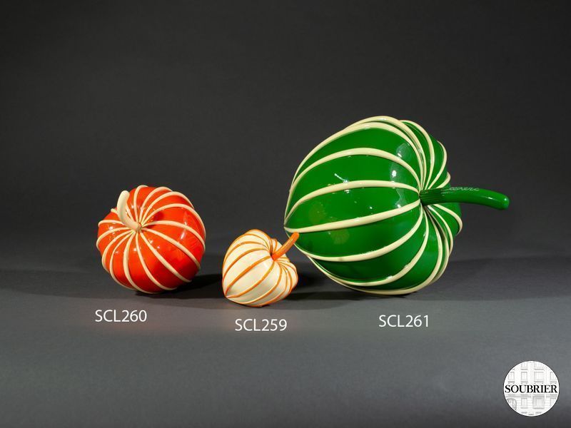 Sculpture fruit en résine vert