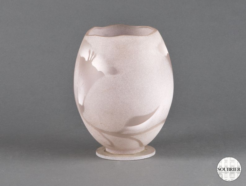 Vase en pâte de verre rose pâle