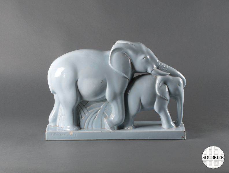 Deux éléphants en faïence