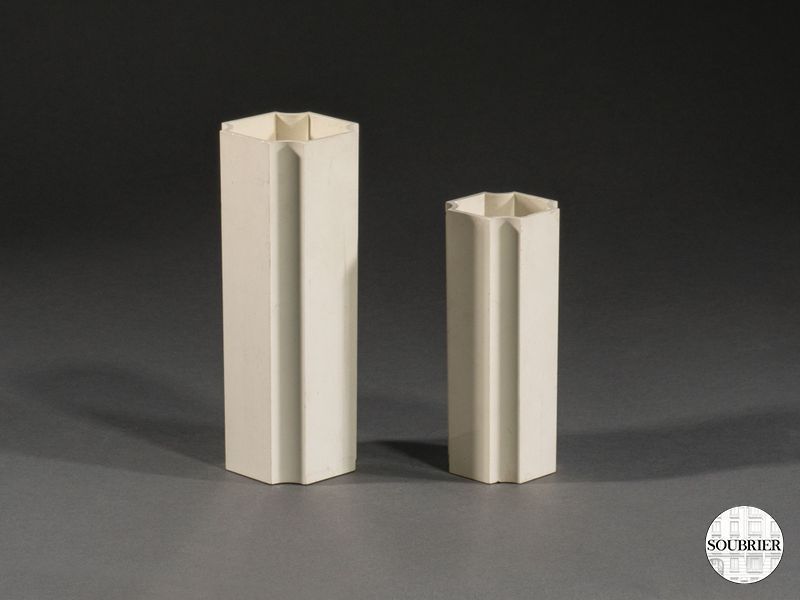 2 Vases à long col p