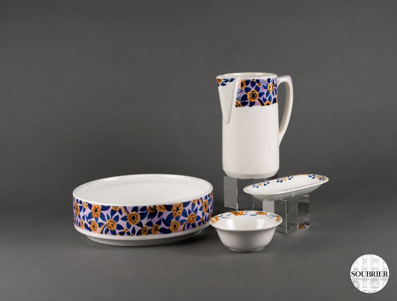 Earthenware toilet set