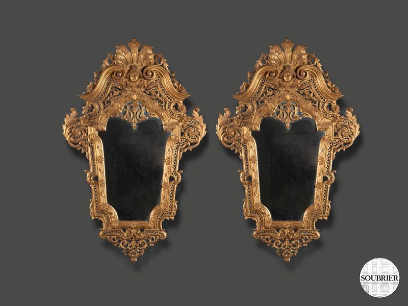 Deux miroirs régence dorés