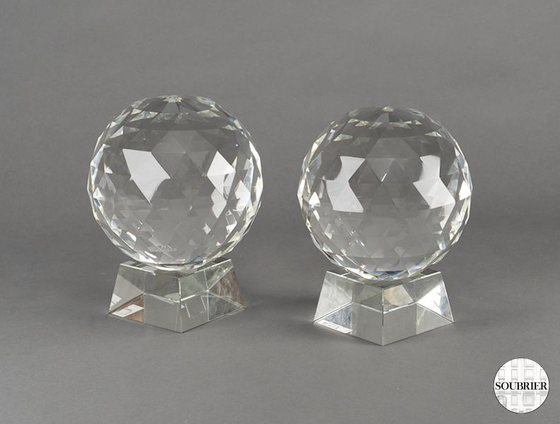 Pair of paperweight