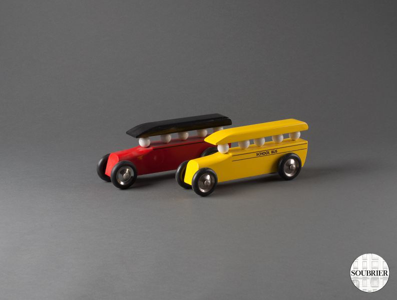 Autobus en bois jaune