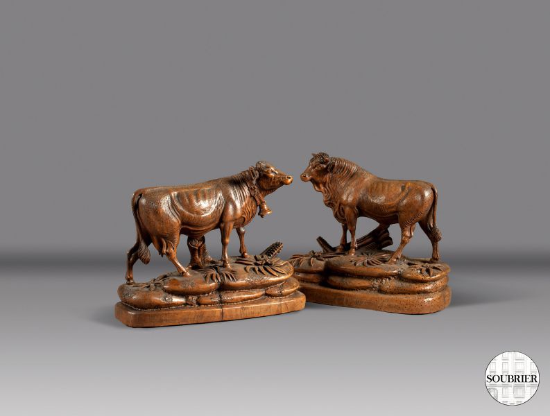 Vache et taureau en bois