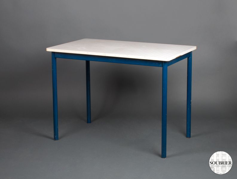 Petite table moderne