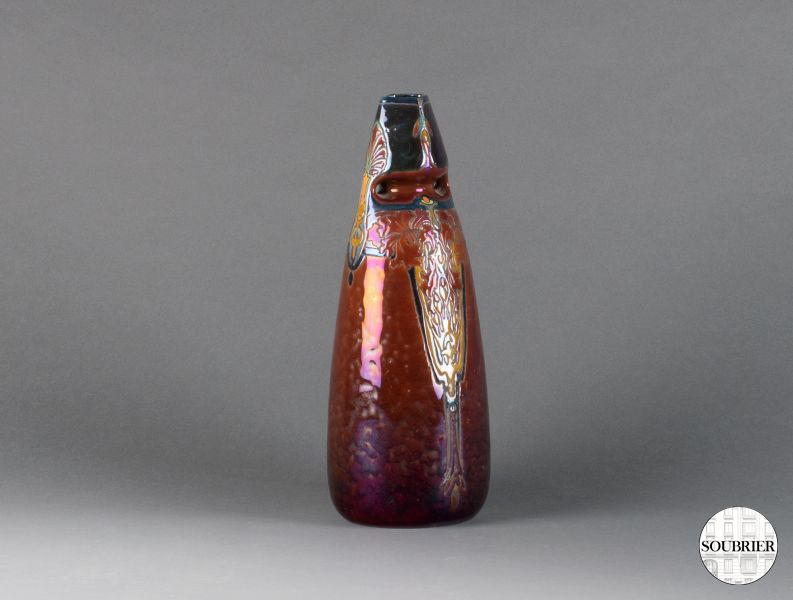 Vase en faïence irisée