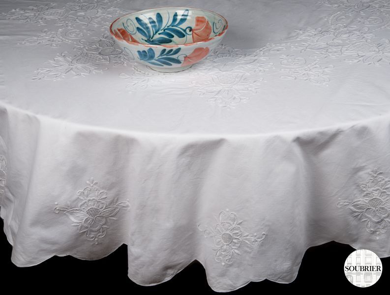Overstitched round Cotton tablecloth