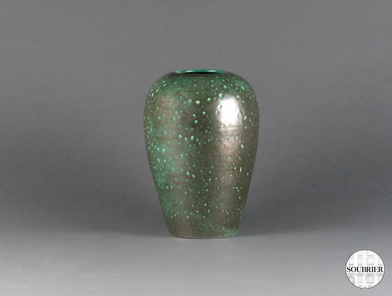 Vase en faïence vert bronze