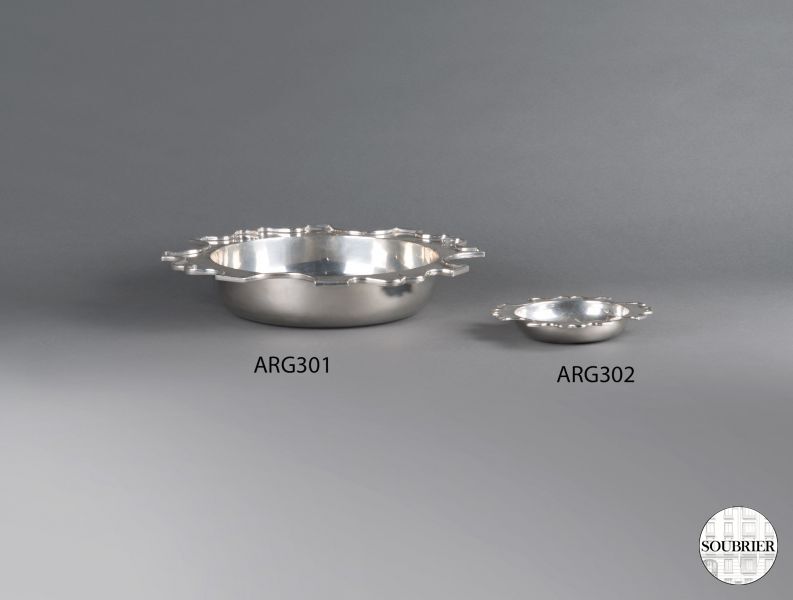 Silver-plated scribed dishes