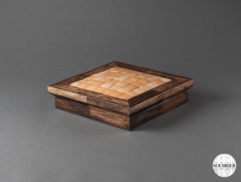 Square wooden box palm