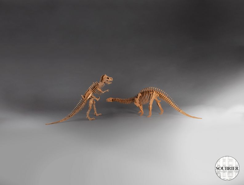 Deux maquettes de dinosaure