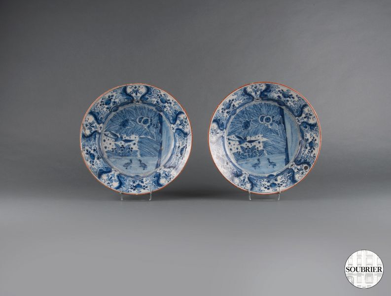 Paire de plats en faience de Delft