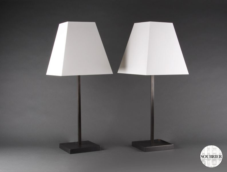 Paire de lampes en laiton noir