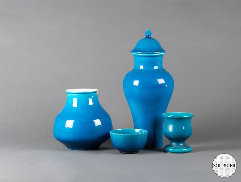 Vases en faïence bleue